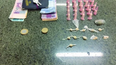 Polícia Militar prende dupla em flagrante por tráfico de drogas