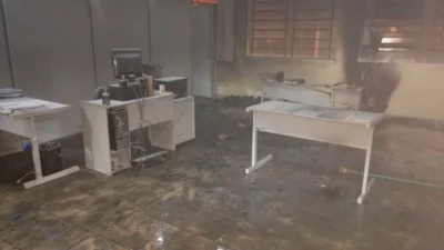 Incêndio destrói parte da secretaria da Escola Cecília Meireles