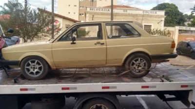 Motorista sem CNH é abordado com veículo sem documento