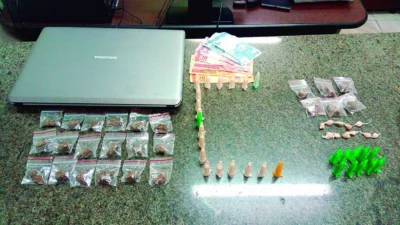 Polícia Militar (PM) apreende drogas, celulares e notebook