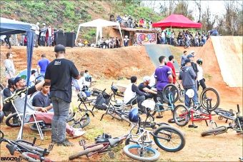 Manobras de bicicleta que são 'febre' nas periferias promovem encontros e  ocupam espaços