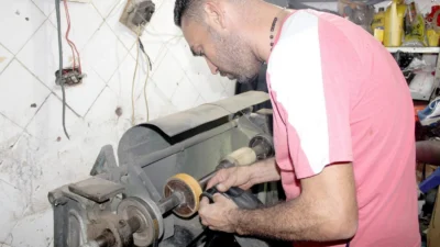 Procura por consertos de calçados dobrou com a crise