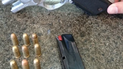 Empresário aciona a PM para relatar furto e é preso com arma ‘raspada’