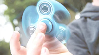 Moda entre adolescentes, Hand Spinner divide opiniões e é investigado pelo DPDC