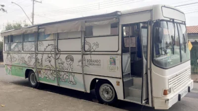 Ônibus Biblioteca volta a circular pelos bairros de Cosmópolis