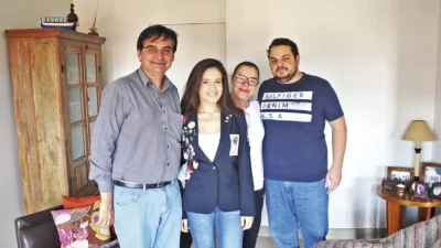 Jovem de 16 anos parte para intercâmbio na Índia