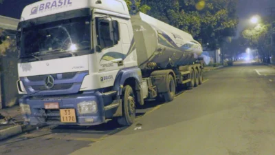 Carreta roubada com gasolina é localizada vazia em Cosmópolis