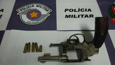 Três homens são presos por roubo de carro na noite de sábado (19)