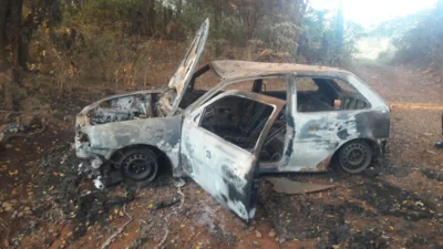 Carro de vítima de homicídio é encontrado carbonizado