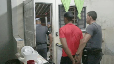 Acusado de disparar contra PM negocia liberação de reféns