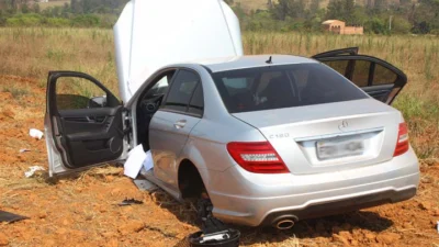 Motorista desvia a rota e é roubado na ‘Praça do Amor’ com Mercedes do patrão