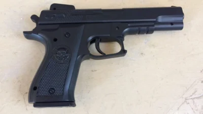 Policiais Militares prendem acusado de roubo com simulacro na cintura