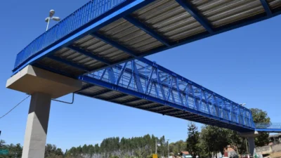 Rota das Bandeiras realiza ação de conscientização sobre uso de passarela em Cosmópolis, nesta quarta-feira (18)