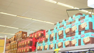 Em clima de fim de ano, panetones e chocotones já chegam às prateleiras de supermercados