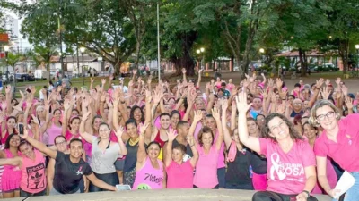 Academia realiza participação na Caminhada Noturna de conscientização ao Câncer de Mama
