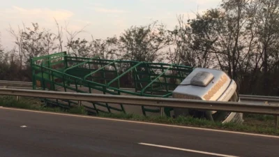 Rota das Bandeiras interdita pista da Zeferino Vaz para a retirada de caminhão