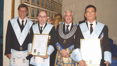 Maçons são homenageados com título de maçom emérito