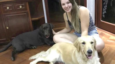 Dani Scarpa e seus xodós Nala e Maya
