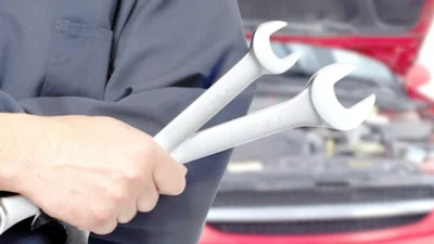 Revisão do carro é essencial para viagens de fim de ano