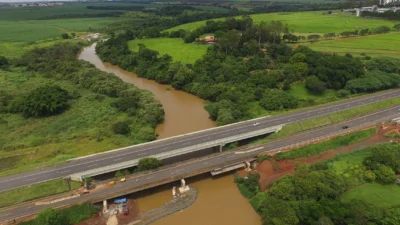 Obras alteram trânsito no km 134 da rodovia Prof. Zeferino Vaz (SP-332)