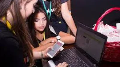 Meninas na computação: evento na USP vai estimular garotas a desenvolverem aplicativos