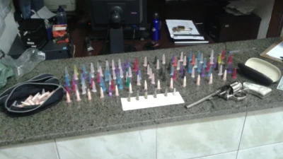 PM aborda indivíduo com arma na cintura vendendo entorpecentes