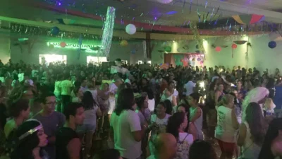 Carnamagia do Cosmopolitano lota salão social