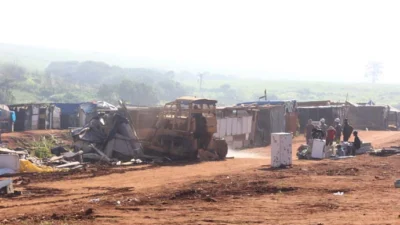 Justiça realiza reintegração de posse de terreno ao lado de Assentamento