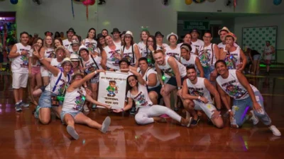 Bloco campeão do carnaval no clube faz doação de premiação para o asilo