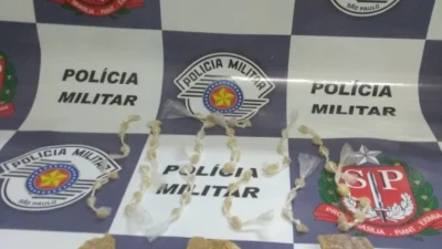 Após furtar motocicleta, homem é preso com drogas