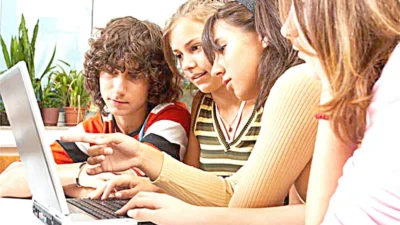 O dilema entre a escrita formal e a escrita informal da internet