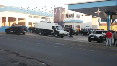 Oito homens são presos e posto de combustíveis é lacrado após ação que contou com 60 policiais