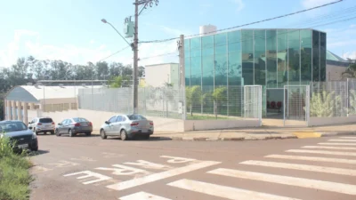 Primeira escola municipal de ensino integral visa explorar lado artístico dos alunos