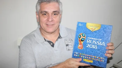 Álbum de figurinhas da Copa do Mundo vira febre entre colecionadores