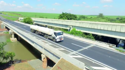 Rota das Bandeiras conclui obras em ponte do km 134 da rodovia Prof. Zeferino Vaz (SP-332)