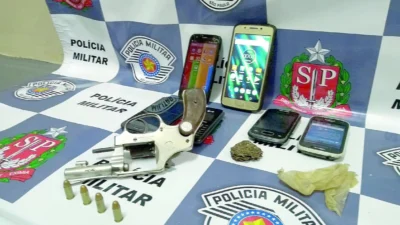 Desempregado é preso com arma na cintura em um veículo na contramão na Rua Ramos de Azevedo