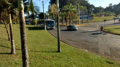 Caminhões e ônibus continuam impedidos de sair da cidade