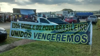 Como é o acampamento dos manifestantes