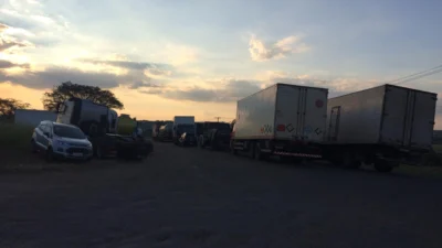 Manifestante faz vídeo mostrando fartura de doações