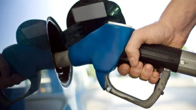 Petrobras reduz preço da gasolina em 2,8% nas refinarias