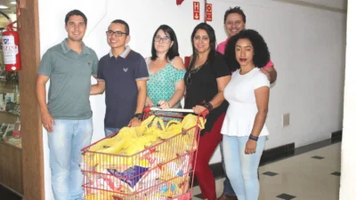 Lojistas promovem desfile e arrecadam doações para Instituição