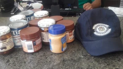 Desempregada é detida após ser flagrada por câmeras furtando potes de doces
