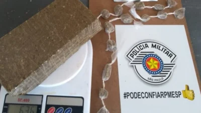 Polícia Militar encontra tijolo de maconha e balança de precisão após fuga de suspeito