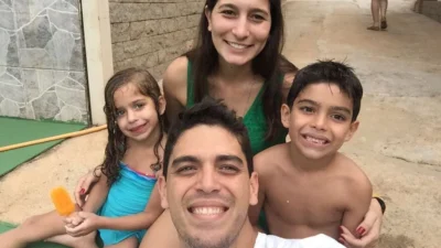 Através de maratonas de corridas, o amor une um casal…