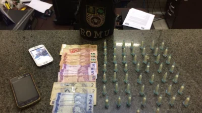 Desempregado é preso em flagrante fugindo com dinheiro e drogas