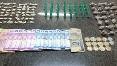 Mulher é presa em flagrante escondendo drogas dentro de bota