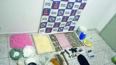 Três homens presos em refinaria de drogas continuam na cadeia