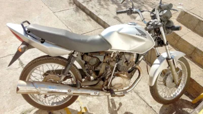 PM localiza moto roubada em comunidade do Parque Ester