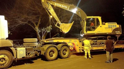 Retroescavadeira furtada em São Bernardo do Campo é localizada em oficina em Cosmópolis
