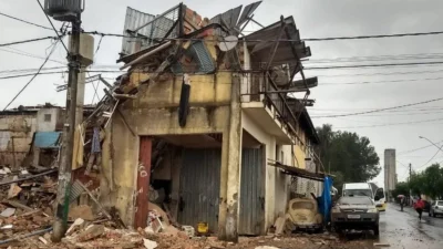 Apesar de susto, ninguém fica ferido em desabamento de sobrado